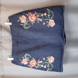 Mi Ami Floral Embroidered Mini Skirt Size M